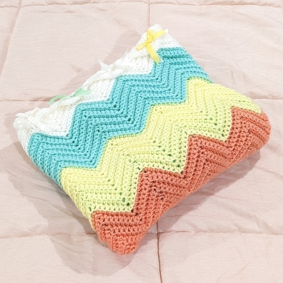 HAND knit chevron crochet blanket 44”x50” - Picture 2 of 8